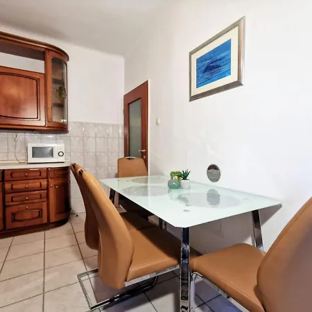 Lionel Apartment *